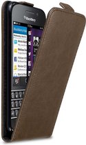 Cadorabo Hoesje geschikt voor Blackberry Q10 in KOFFIE BRUIN - Beschermhoes in flip design Case Cover met magnetische sluiting