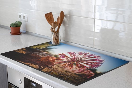 KitchenYeah® Inductie beschermer 80.2x52.2 cm - Roze bloem in zon - Kookplaataccessoires - Afdekplaat voor kookplaat - Inductiebeschermer - Inductiemat - Inductieplaat mat
