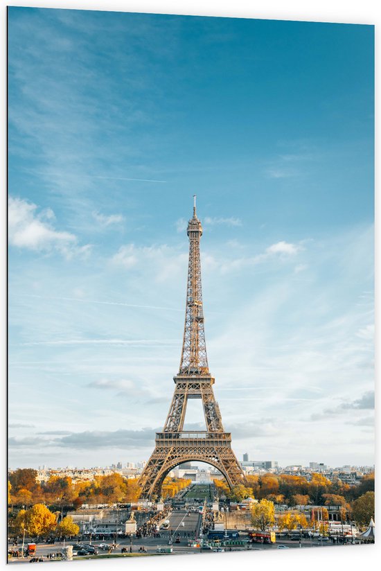 Dibond - Eiffeltoren in Parijs onder Lichte Bewolking - 100x150 cm Foto op Aluminium (Met Ophangsysteem)