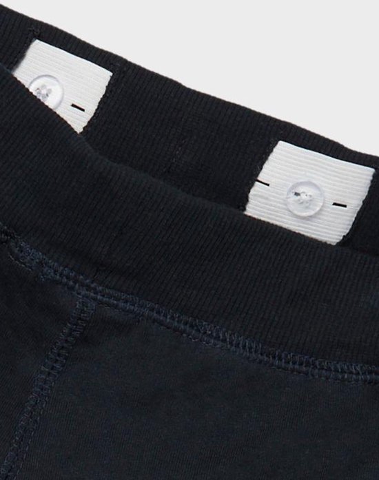 Donkerblauwe joggingbroek met elastische tailleband en knopen voor verstelling.