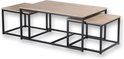 Trois tables basses avec plateaux en bois et cadres en métal noir, sur fond blanc.