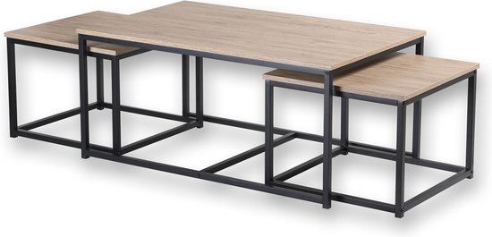 Trois tables basses avec plateaux en bois et cadres en métal noir, sur fond blanc.