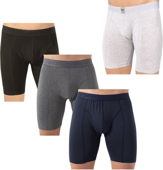 Set van vier lange boxershorts in het zwart, grijs, lichtgrijs en donkerblauw, elk met een bijpassende tailleband met merknaam.
