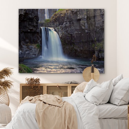 MuchoWow® Glasschilderij 160x120 cm - Schilderij acrylglas - Waterval - Water - Rotsen - Foto op glas - Schilderijen