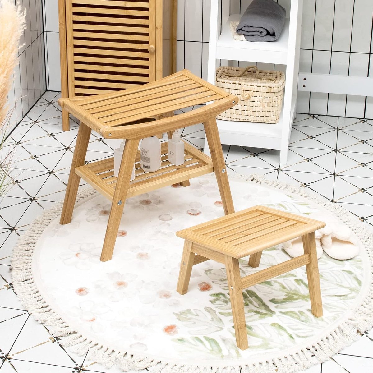 VaeFae Bamboe Spa Bench Houten Zitkruk Voetsteun Scheren Kruk met Antislip Voeten Opslag Plank voor Shampoo Handdoek, Werkt in Badkamer/Woonkamer/ Slaapkamer/Tuin Vrije tijd (zwart