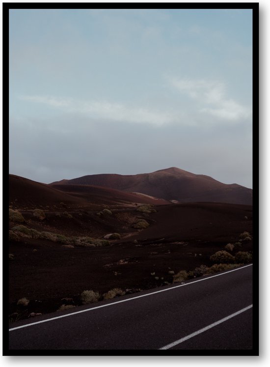 Rustende Reuzen - Lanzarote's Natuurlijke Monumenten - Eenvoud van de Elementen - Fotoposter 50x70 met Lijst