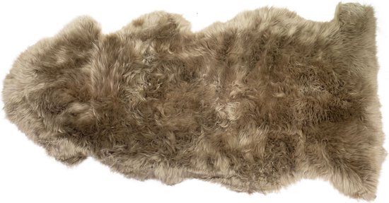 Designer schapenvacht vloerkleed 135 x 60 cm patchwork Beige; Taupe | Hoogpolig vloerkleed natuurlijke vorm.