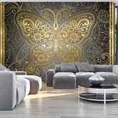 Fotobehangkoning - Behang - Vliesbehang - Fotobehang Vlinder in Goud - Gouden - Luxe - 200 x 140 cm