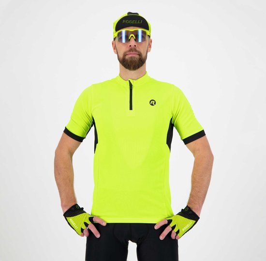 Man met baard in een fluoriserend geel fietsshirt met korte mouwen, zwarte zijkanten, zwarte handschoenen, zwarte fietsbroek en een zwarte pet met 'Rogelli' logo.