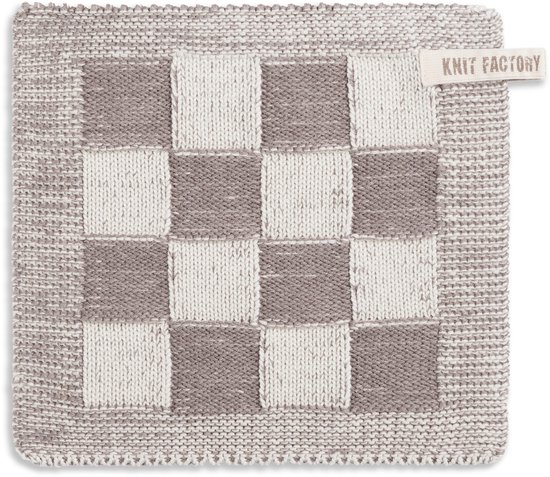 Gebreide pannenlap met schaakbordpatroon in ecru en taupe.