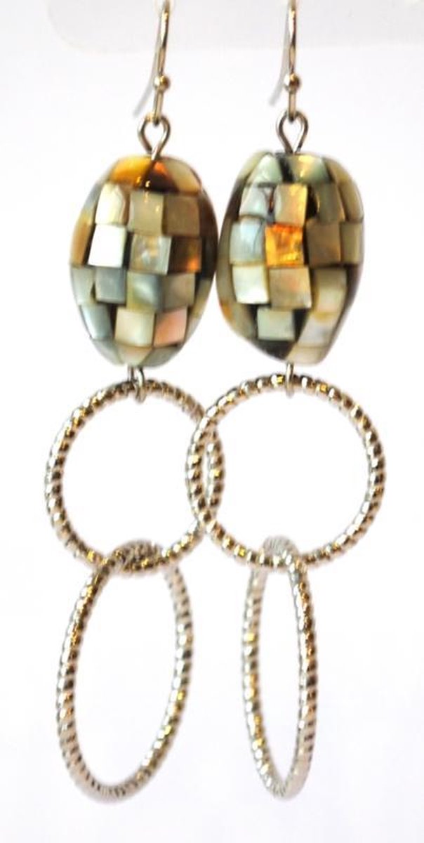 Oorbellen met parelmoer en zilverkleurige ringen, lengte 6 cm