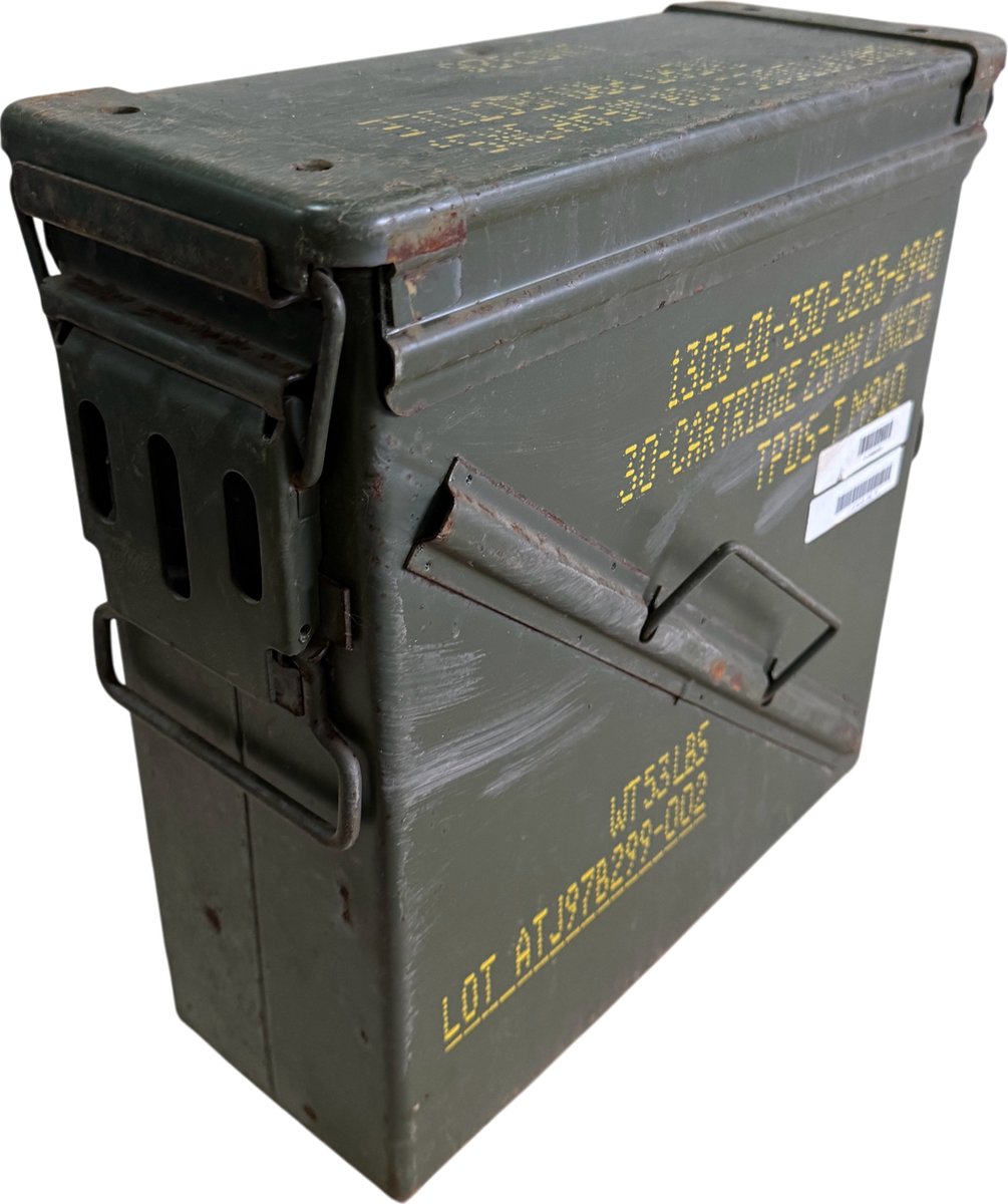 Echt Gebruikt metalen Munitiekist Maten: L36 cmx B 14 cm x H 35cm Zeer stevig. (kistjes kunnen wat lichte roestplekjes hebben) Ideaal voor opslag LiPo accu's-