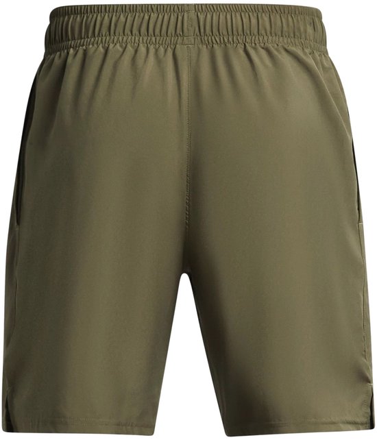 Militaire groene sportshort met elastische tailleband en zakken, op witte achtergrond.