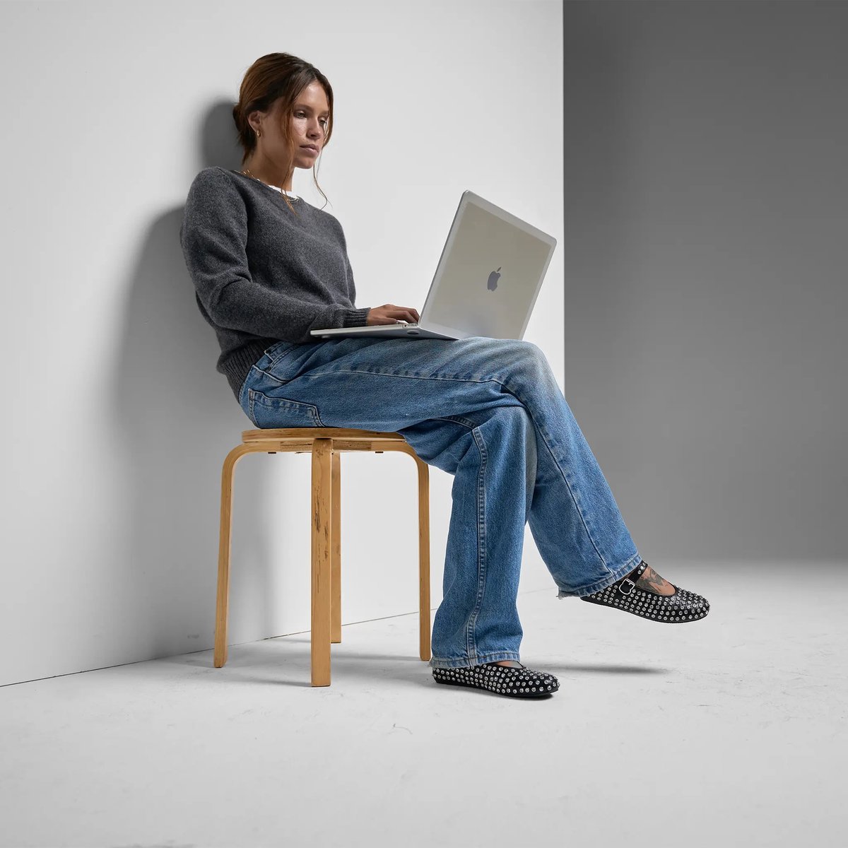 MacBook Air 13" (M3 2024) Hardshell Case Zwart - Lichtgewicht, Krasbestendig, Slank, Volledige Poorttoegang - Afbeelding 2
