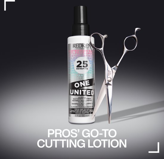 Bouteille Redken One United à côté de ciseaux, avec le texte "PROS' GO-TO CUTTING LOTION".
