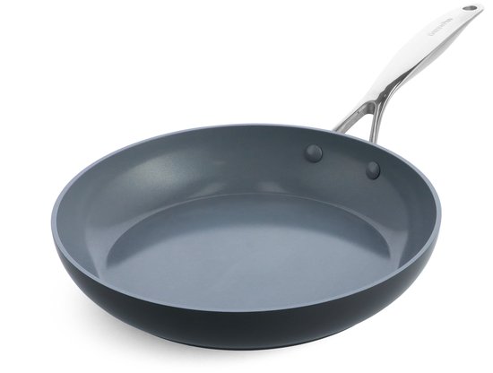 GreenPan Valencia Pro Aluminium Koekenpan Ø26 cm - PFAS-vrij - inductie - Ovenbestendig 220 graden - Vaatwasserbestendig - RVS handvaten - Grijs