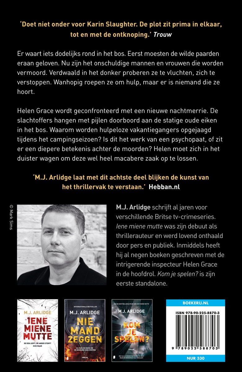 Achterkant van het boek "In de maneschijn" met een foto van M.J. Arlidge en boekomslagen.