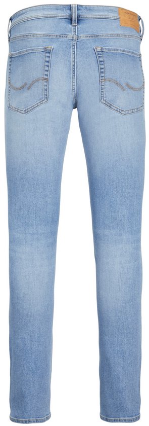 Achterkant van lichtblauwe slim fit jeans met zakken en Jack & Jones label.