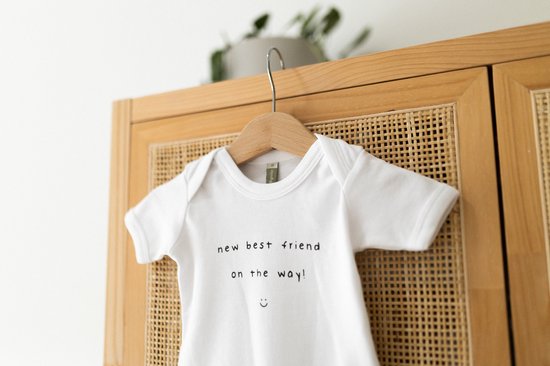 Baby rompertje met tekst - New best friend on the way! - Maat 50-56 - Aankondiging zwangerschap - Cadeau - Zwangerschap aankondiging - aankondiging baby - pregnancy announcement