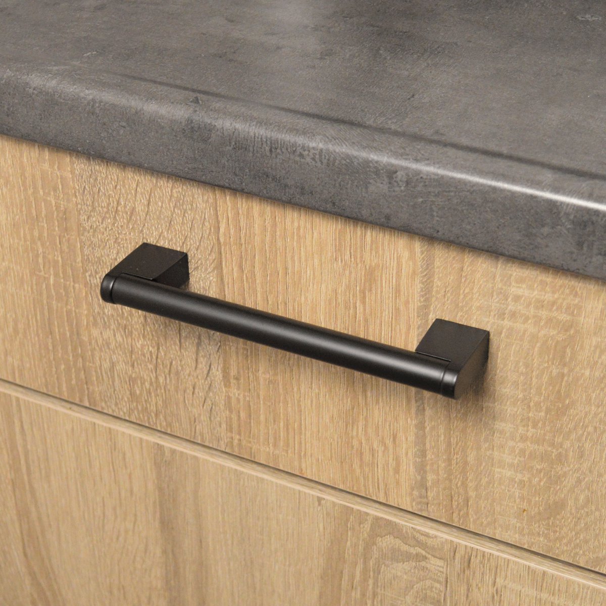 Handgreep - VNSTRA Manchester - Handgreep Zwart - 96mm - Design Zwarte Handgreep - Kleine Deurgreep 96mm - Strakke Meubelgreep voor Kasten