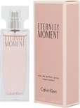 Calvin Klein Eternity Moment Eau de Parfum vaporisateur 30 ml dans une boîte rose pâle avec flacon.