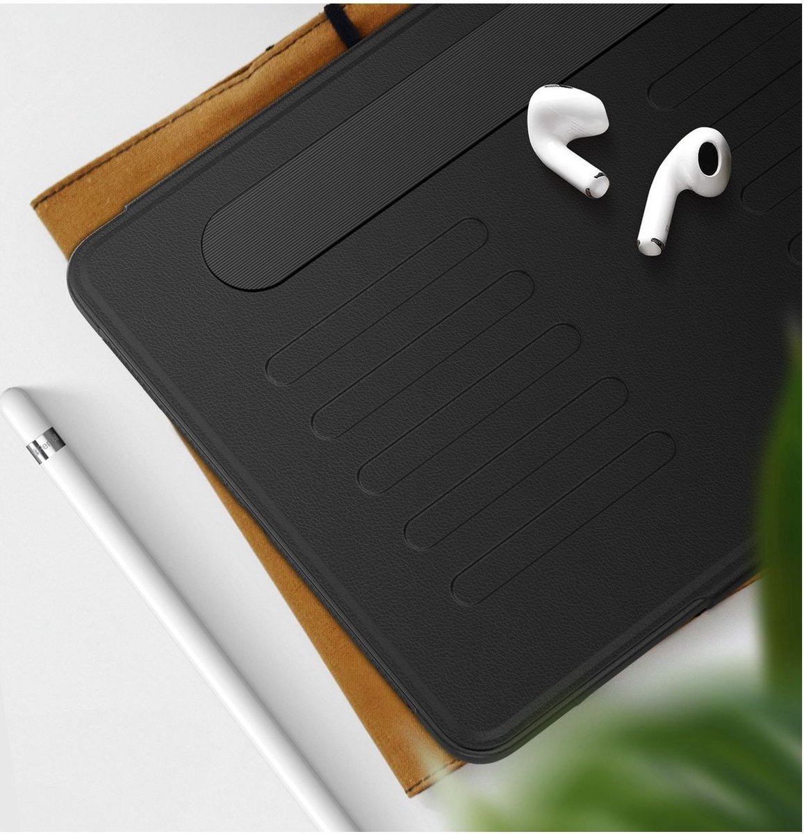 Mobigear Tablethoes geschikt voor Apple iPad Air 2 (2014) Hoes | Mobigear Magnetic Folio Bookcase + Stylus Houder - Zwart