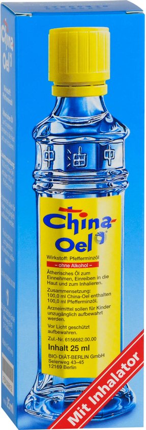 Flesje China Olie met gele dop, "met inhalator" op rode band. Netto inhoud 25 ml.