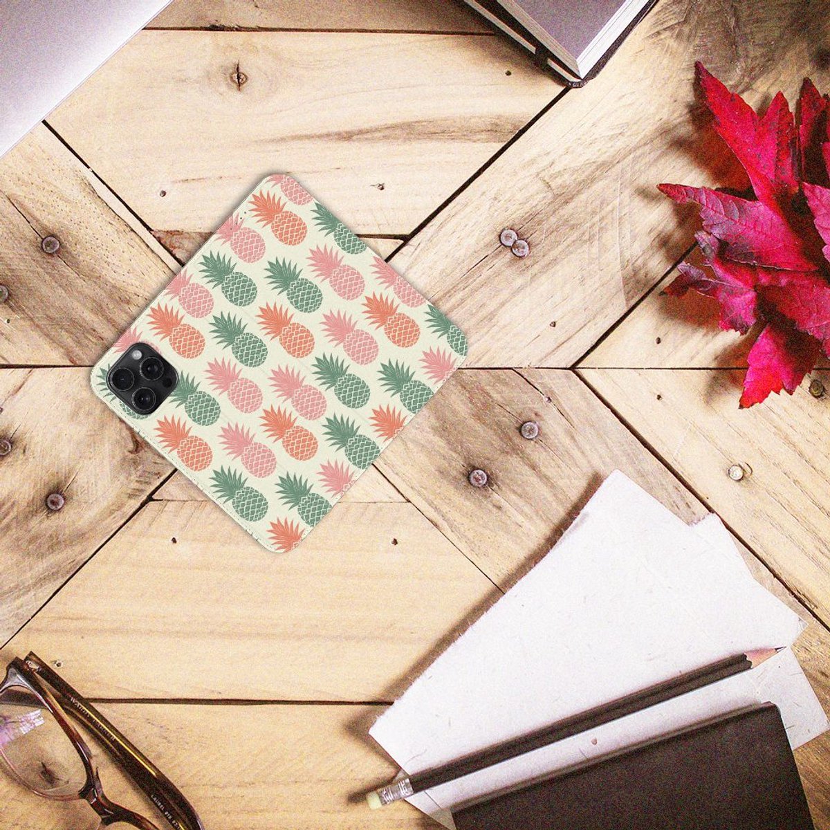 iPhone 15 Pro Max Flip Style Cover Ananas