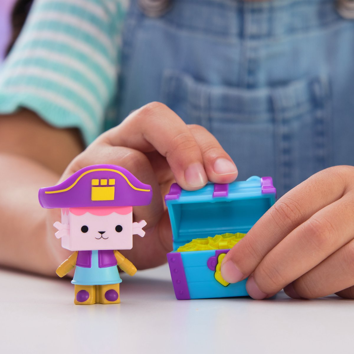 Gabby's Dollhouse, Baby Box Cat en schatkist, set van speelgoedfiguur en poppenhuisaccessoire — cadeau in Spellen & Speelgoed - foto 3