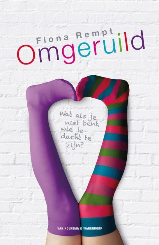 Boekcover 'Omgeruild' met twee benen in sokken die een hart vormen.