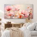 Peinture abstraite de fleurs roses au-dessus d'une commode en bois dans une chambre avec un lit blanc.