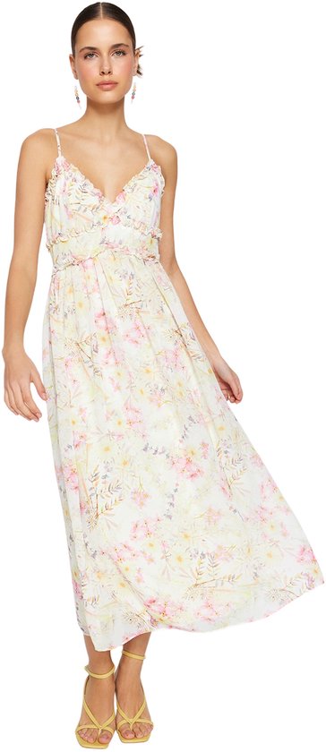 Trendyol Witte A-Lijn Jurk Met Bloemenpatroon, Ruches En Gedetailleerde Voering Van Chiffon, Geweven Maxi-Jurk Twoss23El02013