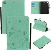 Voor iPad mini 5/4/3/2/1 Cat Bee Embossing Pattern Horizontale Flip lederen tas met houder & kaartsleuven & portemonnee & Pennensleuf & Wake-up / Sleep-functie (groen)