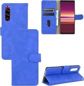 Voor Sony Xperia 5 Effen Kleur Huid Voel Magnetische Gesp Horizontale Flip Kalfsstructuur PU Lederen Case met Houder & Kaartsleuven & Portemonnee (Blauw)