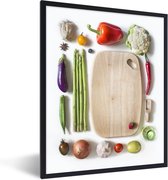 Photo encadrée - Diverse fruits et légumes à côté du cadre photo planche à découper 60x80 cm - Affiche encadrée (Décoration murale salon / chambre)