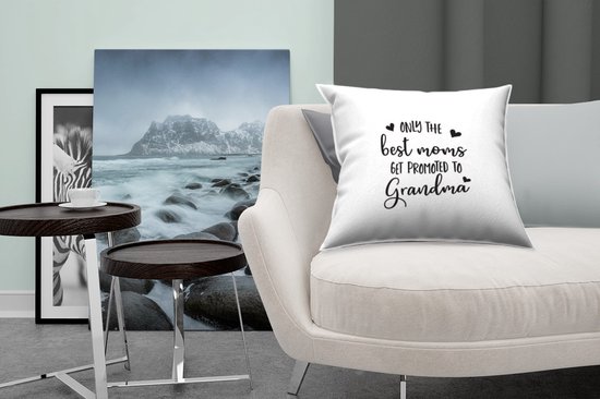 Sierkussen décoratif Citations de la fête des mères pour l'intérieur - Citation de la fête des mères `` Seules les meilleures mamans sont promues grand-mère '' sur fond blanc - 45x45 cm - Coussin intérieur carré en coton