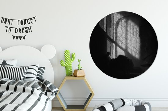 Un homme lisant dans une chambre haute - Peinture de Rembrandt van Rijn Plaque en plastique de cercle mural