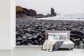 Behang - Fotobehang Black Lava Pearl Beach op het schiereiland in IJsland - Breedte 390 cm x hoogte 260 cm