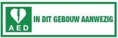 AED in dit gebouw aanwezig tekststicker, wit groen 450 x 150 mm