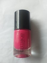 Catrice ultimate nail lacquer #27 the pinky and the brain