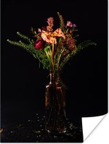 Stilleven geplukte bloemen in vaas poster papier 60x80 cm - Foto print op Poster (wanddecoratie woonkamer / slaapkamer) / Bloemen Poster