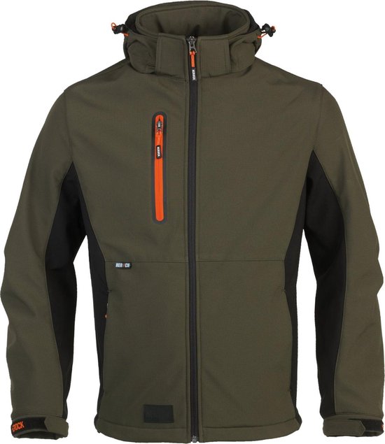 Donker kaki softshell jas met zwarte accenten en oranje ritsen. De jas heeft een capuchon en een opgezette kraag.
