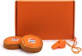 EK brievenbusgeschenk; 2 oranje pencees, oranje fluitje