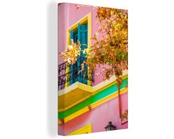 Canvas schilderij 90x140 cm - Wanddecoratie Foto van een roze huis bij de wijk la Boca in Zuid-Amerika - Muurdecoratie woonkamer - Slaapkamer decoratie - Kamer accessoires - Schilderijen