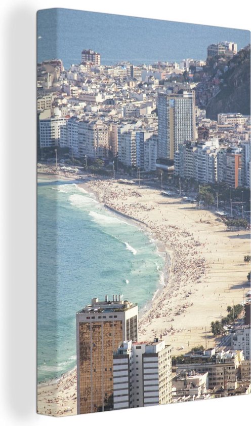 Canvas Schilderij Luchtfoto van het strand van Ipanema in de Braziliaanse stad Rio de Janeiro - 60x90 cm - Wanddecoratie