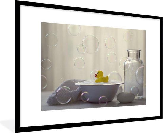 Canard de Bain dans un plat avec cadre photo à l'eau savonneuse noir avec passe-partout blanc 80x120