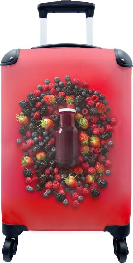 Valise - Bouteille en Verres avec jus de fruits sur des baies sur fond  rouge -... | bol.com