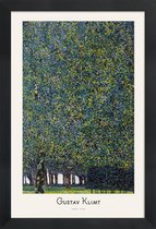 JUNIQE - Poster in houten lijst Klimt - Park -40x60 /Groen