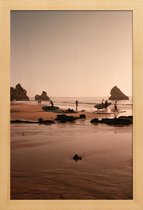 JUNIQE - Poster in houten lijst Surf Boards At The Coast -20x30 /Bruin