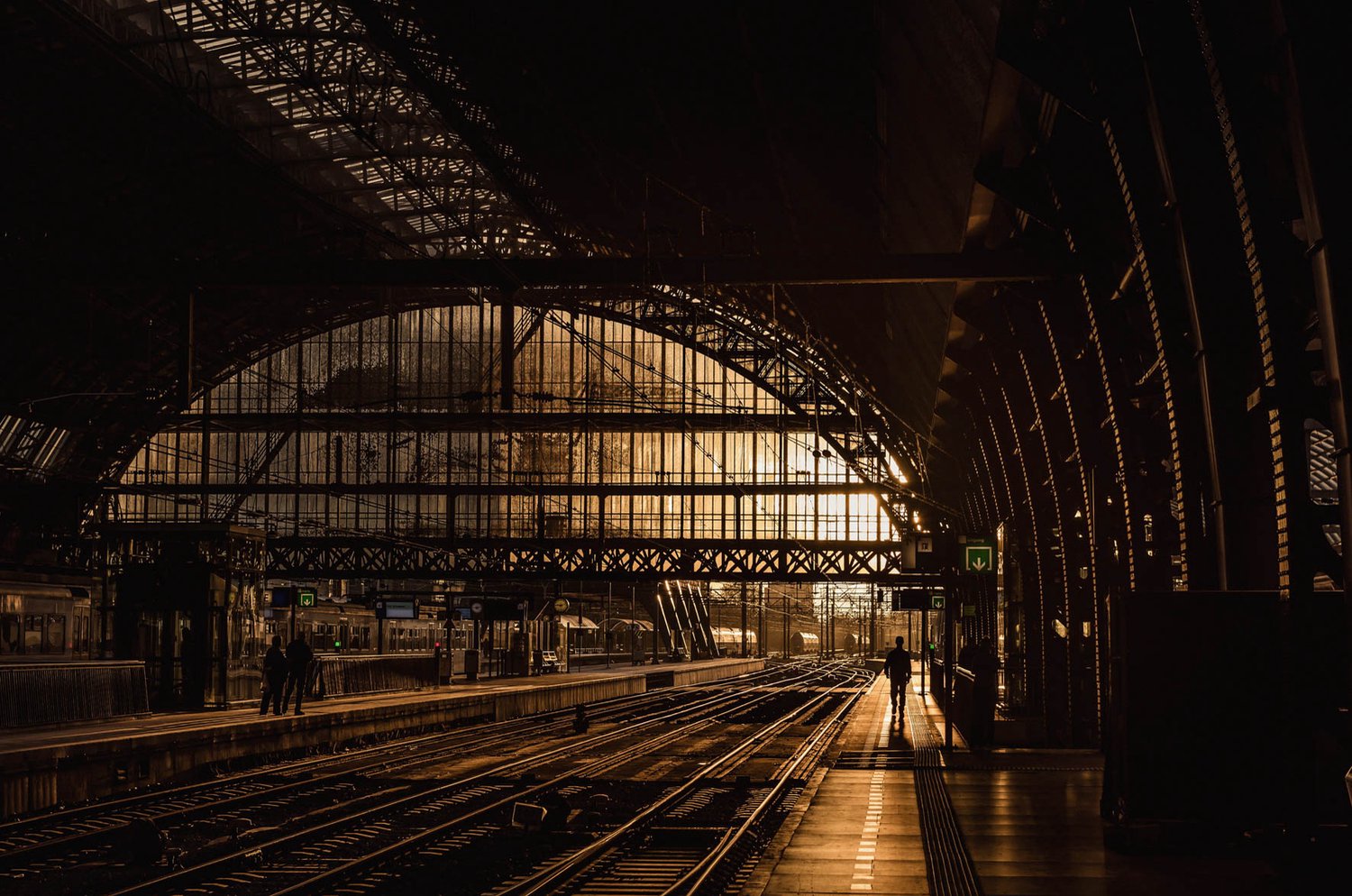 - travel stories 017 | urban | 148x98cm - goud - 148x98x